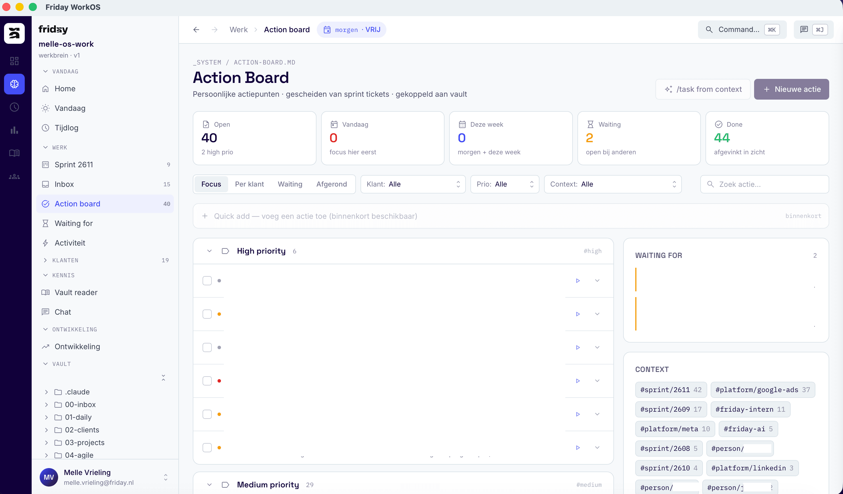 Friday WorkOS — action board met open acties en prioriteit